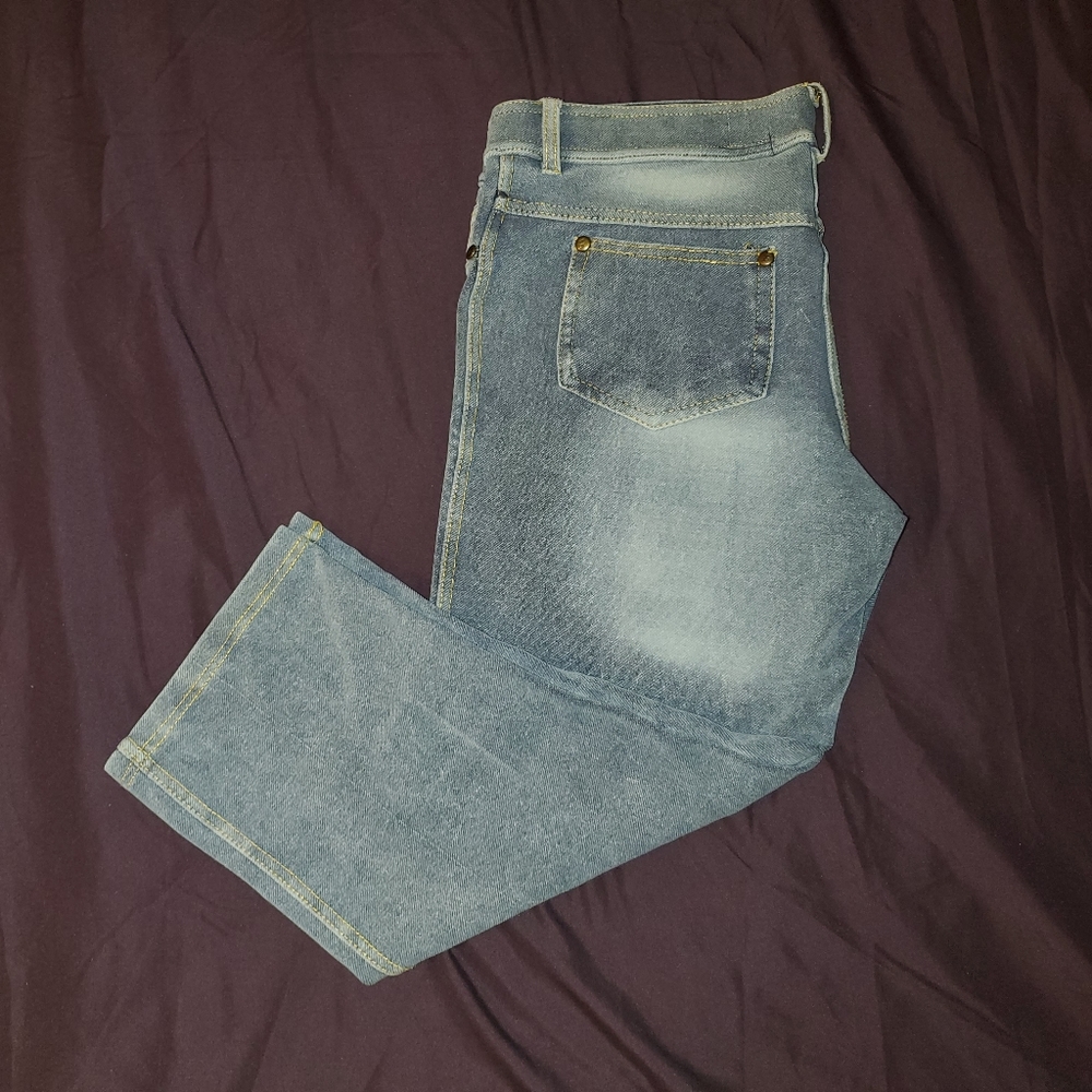 Light Wash Capri Jeggings